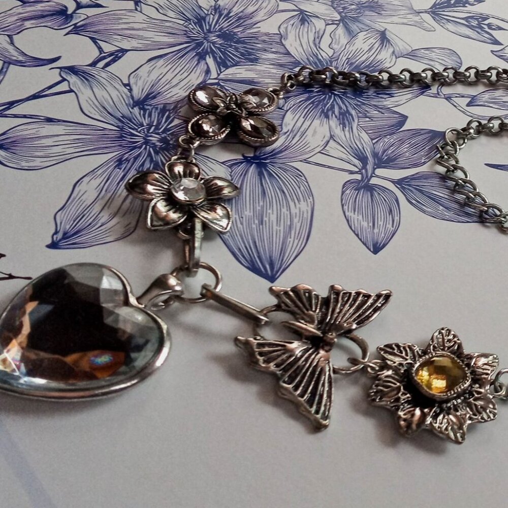 💙🌸🦋Chunky Crystal Rhinestone Heart Flowers Butterfly Statement Necklace🦋🌸💙 - Picture 6 of 12
